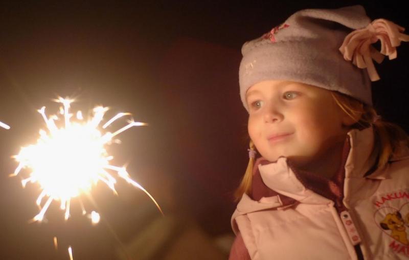 Ура, каникулы! Пиротехника, которую можно запускать с детьми - Мценск | mcensk.salutsklad.ru